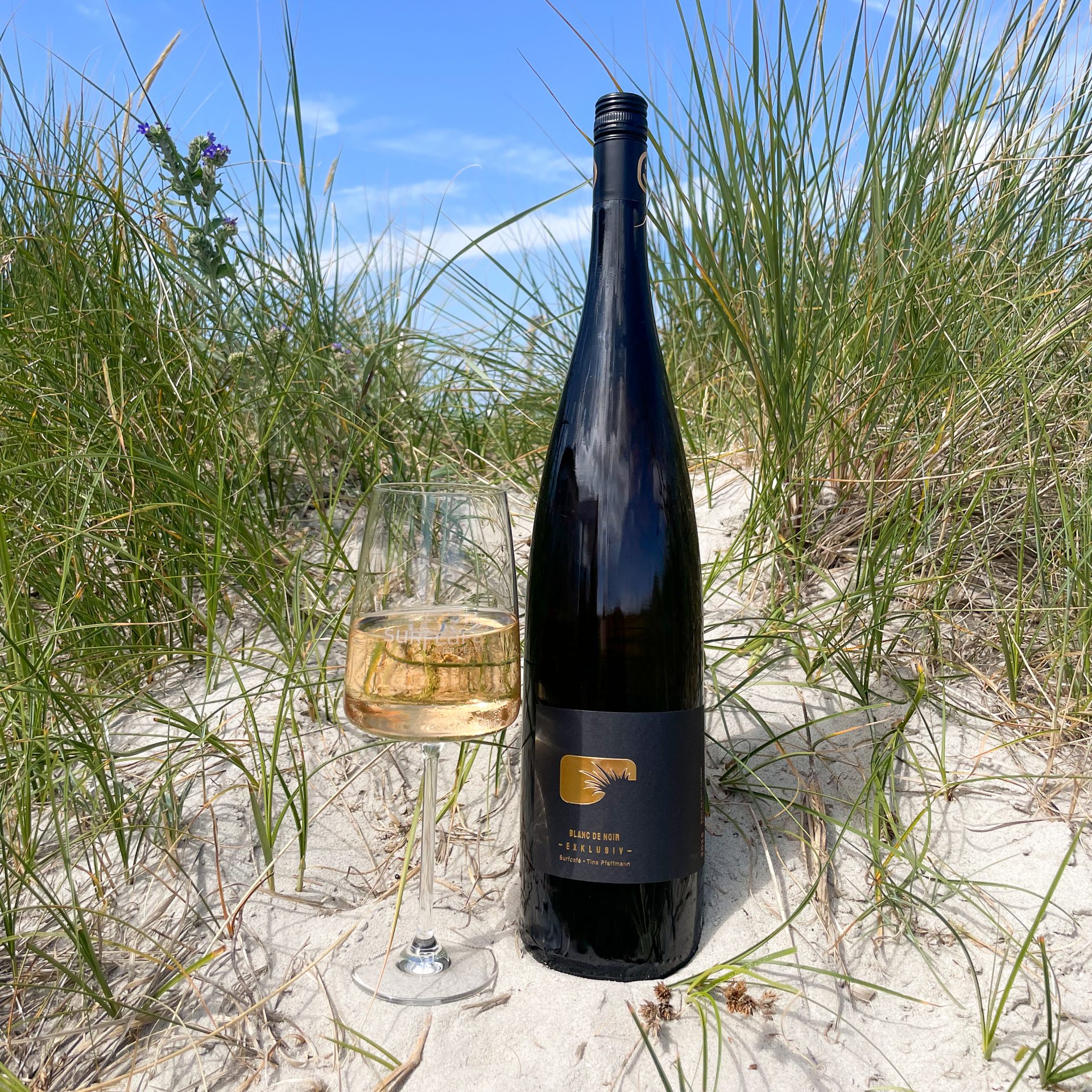 Blanc de Noir EXKLUSIV - Surfcafe x Tina Pfaffmann, Pfalz / 1,5 Liter / 2er Karton